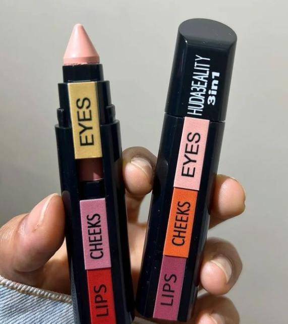 3 in 1 HUDA Beauty Professional Eyes Cheeks Lips